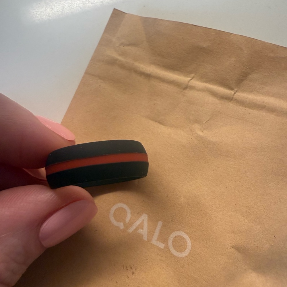 QALO Men’s Black and Red Silicone Ring